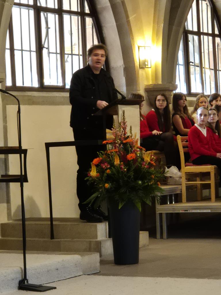 Jetzt beim Ökumenischen Empfang der Kirchen in <a href="/sachsenanhalt/">Sachsen-Anhalt</a> im Magdeburger Dom. Den Impulsvortrag hält der bekannte Historiker und Autor <a href="/IlkoKowalczuk/">Ilko-Sascha Kowalczuk</a> zum Thema "Freiheitsschock".