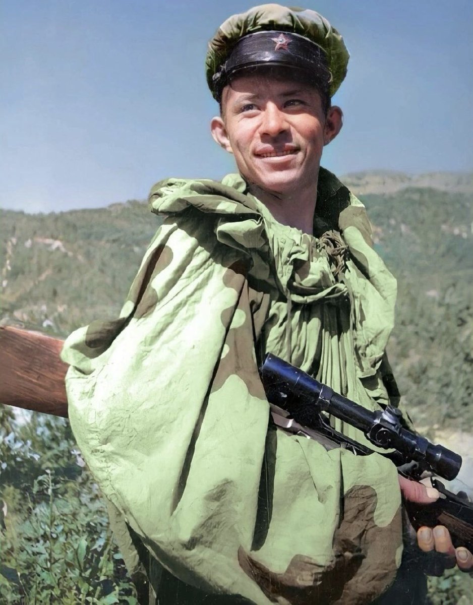 346 уничтоженных фашистов, 6 дзотов, танк, миномёт. А на лице тёплая, добрая улыбка. Таким был Филипп Яковлевич Рубахо, морпех с нечеловеческой стойкостью и светлым сердцем. 
 
14 сентября 1943-го на плацдарме в Новороссийске был тяжело ранен, на следующий день умер в госпитале