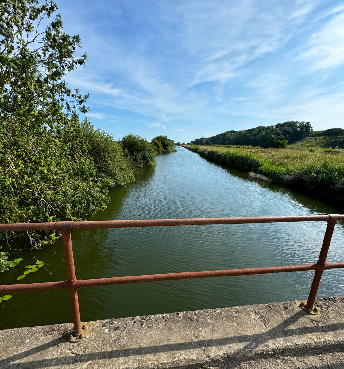 APCAFC's tweet photo. When I walked into Rye on the #SaxonShoreWay I discovered the last couple of miles along the canal was closed for maintenance, so I headed in on the main road instead. But this time I found the diversion

#GoingAroundtheUKCoastAgain 
Day 146
SIDE PROJECT 
#RoyalMilitaryCanalPath https://t.co/Pnw1ONoZeh