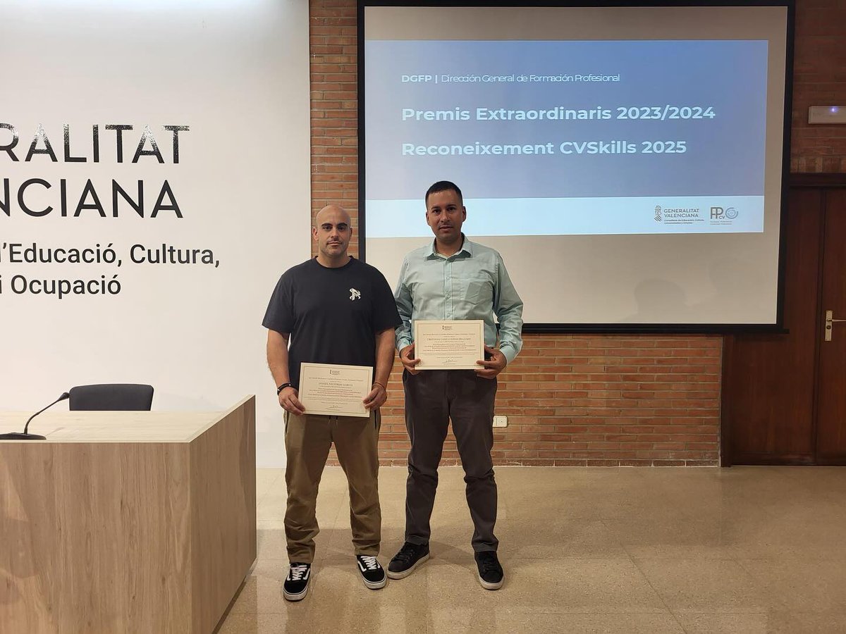 cipfpfaitanar's tweet photo. ¡Buenas noticias! 🏆🏆

Nuestros alumnos Daniel Valverde García de Electricidad y Electrónica y Cristhian Camilo  Sedas de Instalación y Mantenimiento han ganado el Premio Extraordinario de FP en Grado Medio. 

¡Enhorabuena por vuestro esfuerzo!💪🏻

#mantenimiento #electricidad https://t.co/4wABeOK0Ph