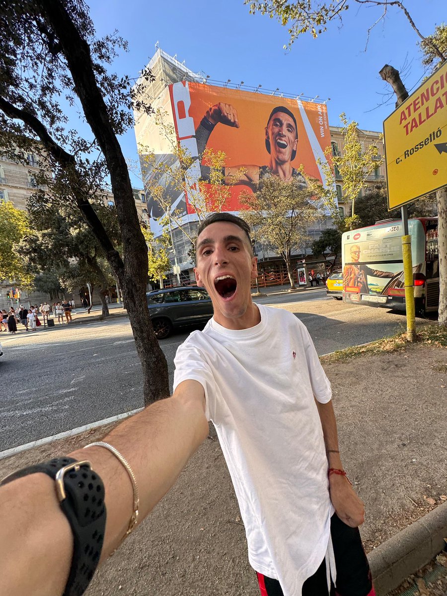alexroca91's tweet image. ¡Muy contento de continuar caminando junto a @Nike 4 años más!
Nunca ganaré una medalla olímpica. Está es mi realidad.
Gracias, Nike, por no buscar solo resultados. Gracias por buscar valores. Gracias por recordarme que la victoria más grande es ser uno mismo.
#JustDoIt #nike