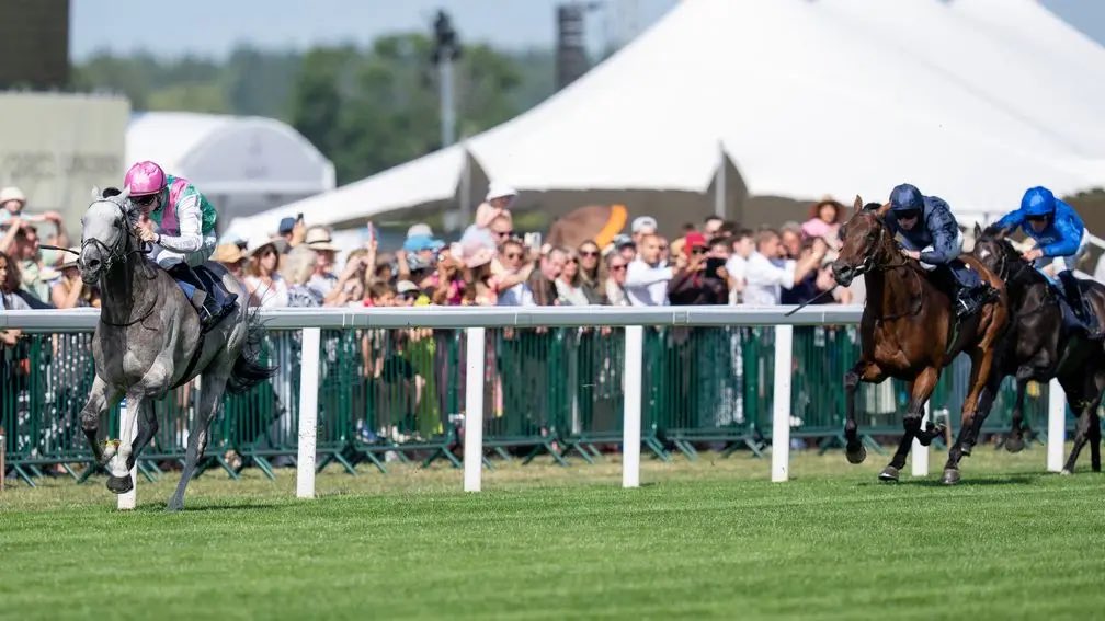 👑 “Like father, like son, eh!”

Field Of Gold emulates his sire Kingman again with St James’s Palace Stakes triumph 👉 bit.ly/4n3vW5c