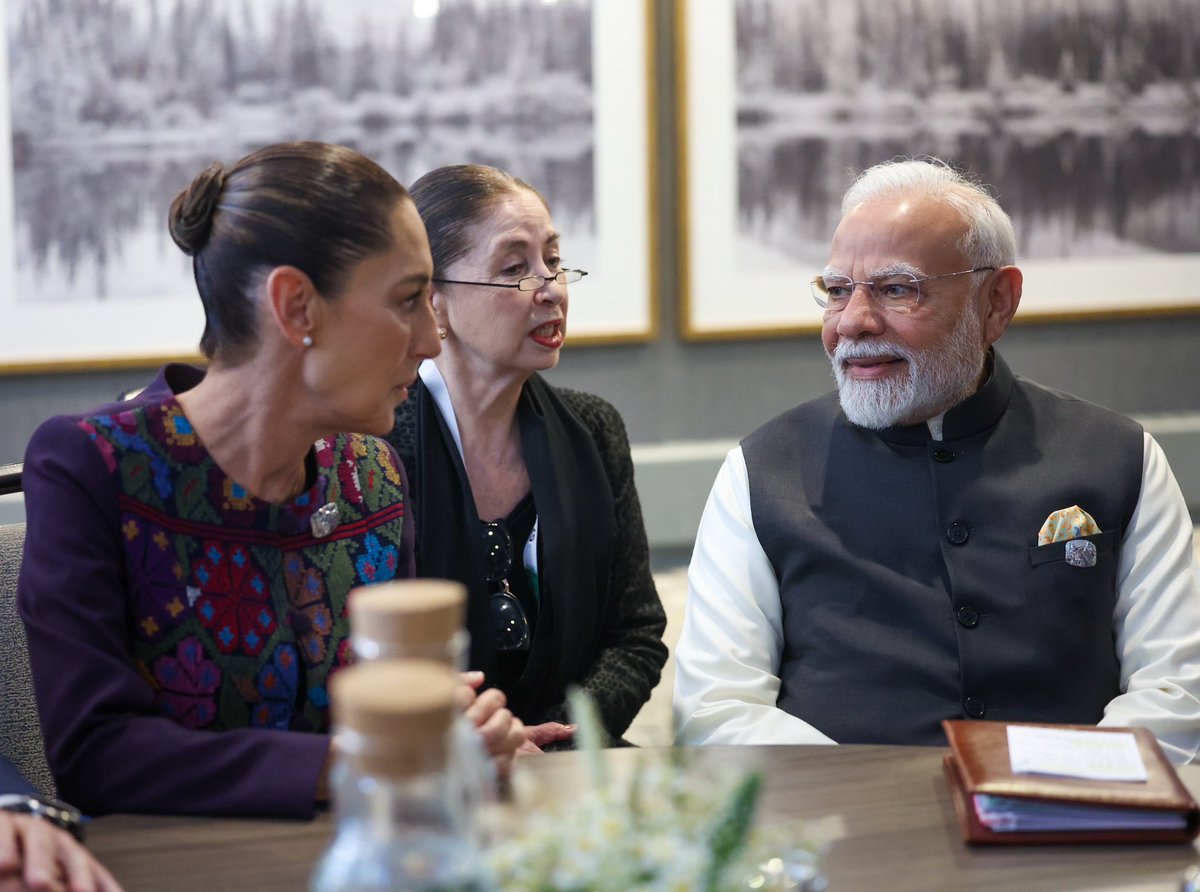 Randhir Jaiswal (@meaindia) on Twitter photo 🇮🇳-🇲🇽| Boosting India-Mexico warm & historical ties.
PM <a href="/narendramodi/">Narendra Modi</a> met President Dr. <a href="/Claudiashein/">Claudia Sheinbaum Pardo</a> of Mexico, on the sidelines of 51st #G7Summit in Kananaskis, Canada. This was the first meeting between the two leaders.
Both sides discussed avenues to further deepen 🇮🇳-🇲🇽 🇮🇳-🇲🇽| Boosting India-Mexico warm & historical ties.
PM <a href="/narendramodi/">Narendra Modi</a> met President Dr. <a href="/Claudiashein/">Claudia Sheinbaum Pardo</a> of Mexico, on the sidelines of 51st #G7Summit in Kananaskis, Canada. This was the first meeting between the two leaders.
Both sides discussed avenues to further deepen 🇮🇳-🇲🇽