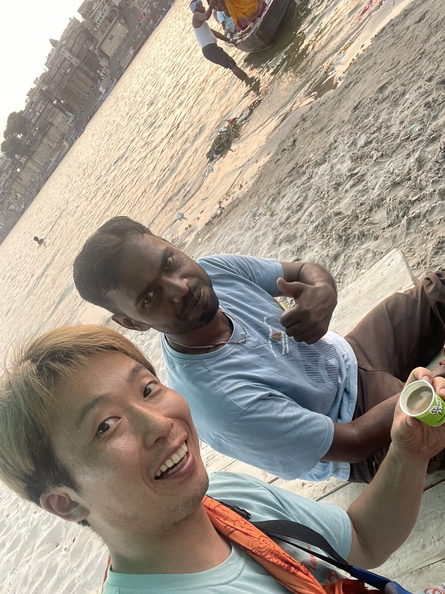 インド人は良くも悪くも
遠慮がない。ずいずいずけずけと
おそろしく早くパーソナルスペースに
澄んだ瞳ではいってくる。
フレンドリーを超えたものだ。
そしてポジティブ。切り替えも早いし
自分本位で人を助けようとする。
それがおせっかいにもなるけど
優しくなる時もある。
空気は読まない。
