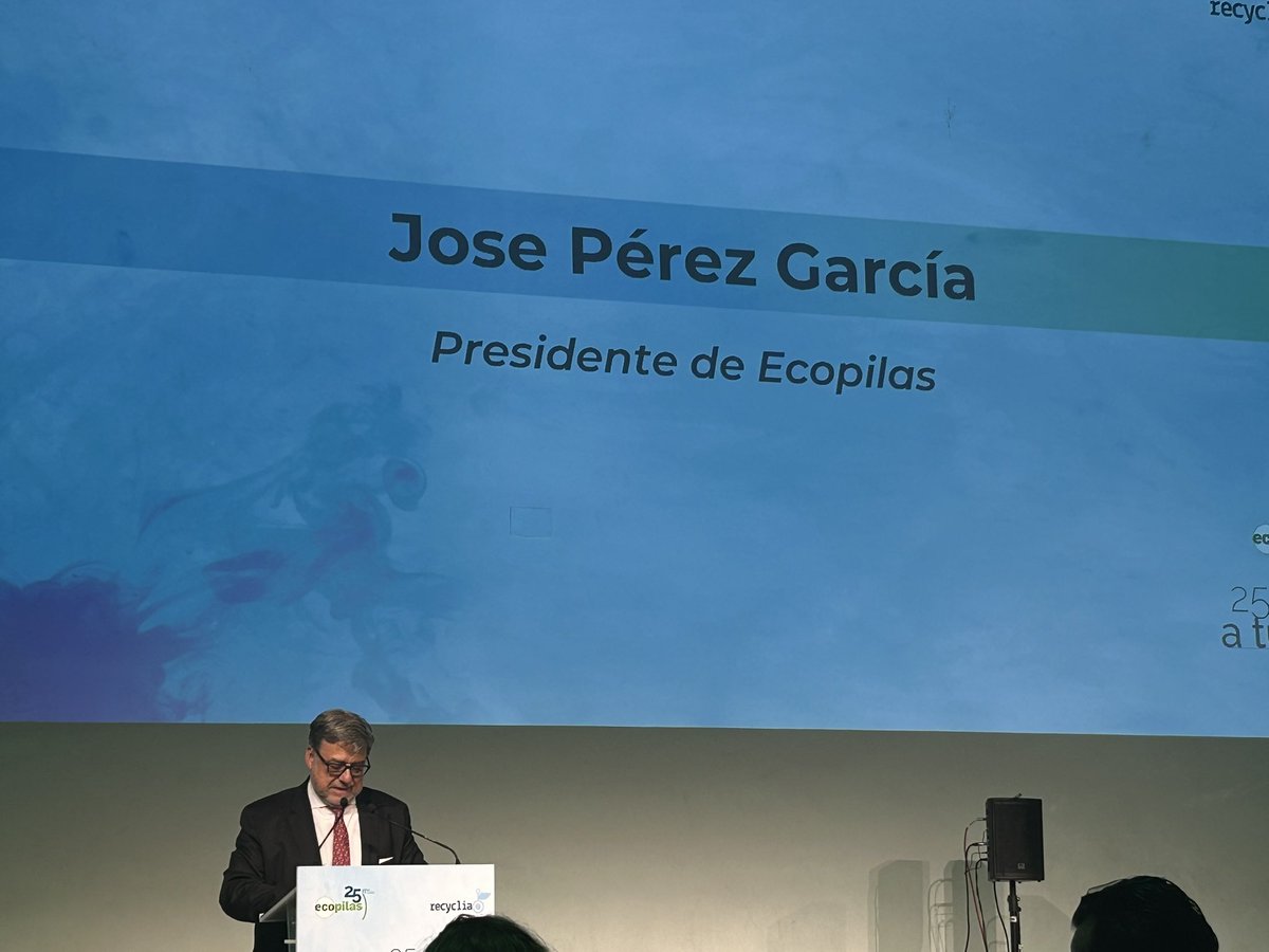 Hoy celebra su 25 aniversario <a href="/ecopilas/">@ecopilas</a> 25 años colaborando desde <a href="/bdiCom/">bdiComunicación</a> con esta marca, referente del mercado de reciclaje español. Con su presidente, José Pérez, algunos más. Felicidades,gracias y un placer haber trabajado y seguir trabajando con un grupo humano de tanto valor