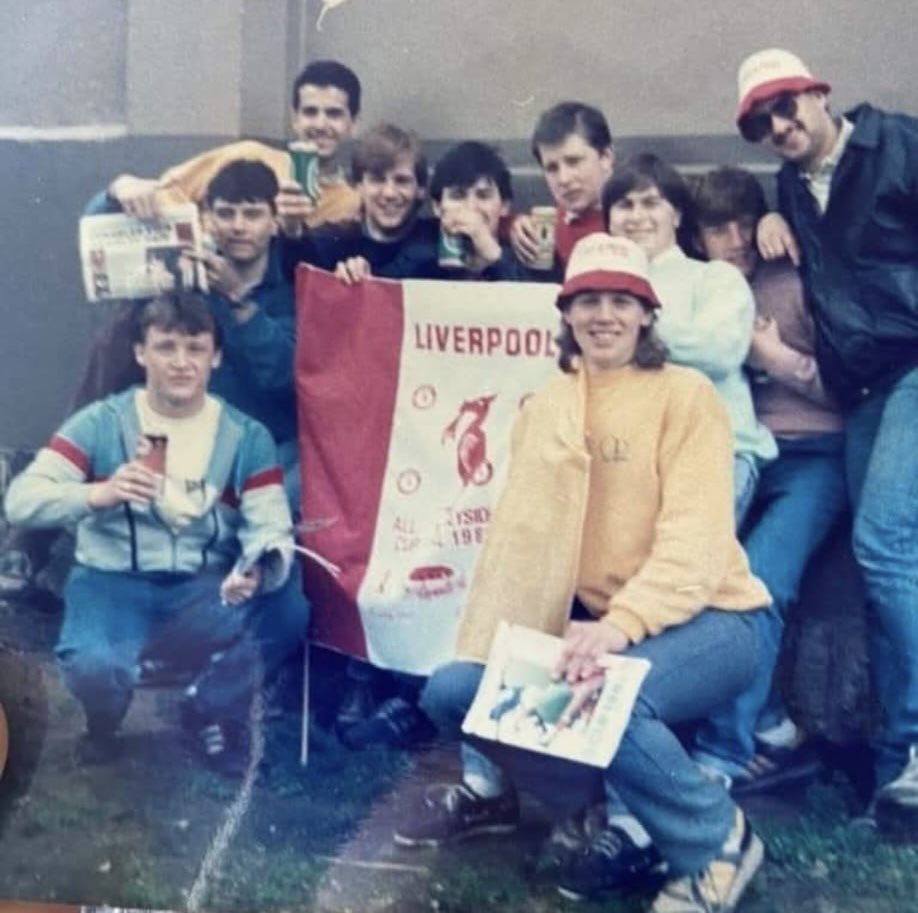 PINDERLFC94's tweet image. Old fella got tagged in this today on Facebook from the 86 cup final against Everton, he’d never seen this photo before, absolutely class that ♥️