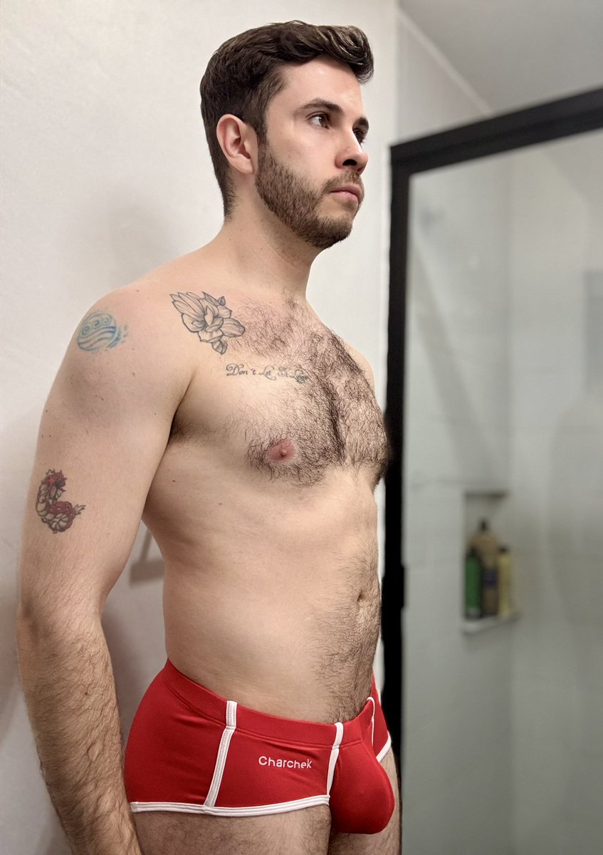 Hace mucho que no dejaba algo por aquí. 
Denme amor y le subimos de tono. 😌