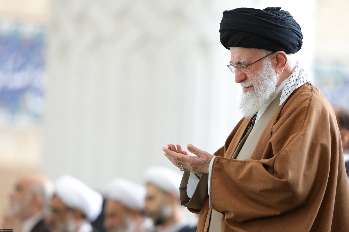 أَمْ يُرِيدُونَ كَيْدًا فَالَّذِينَ كَفَرُوا هُمُ الْمَكِيدُونَ..

#هيهات_منا_الذلة 
#ارواحنا_فدا_الخامنئي