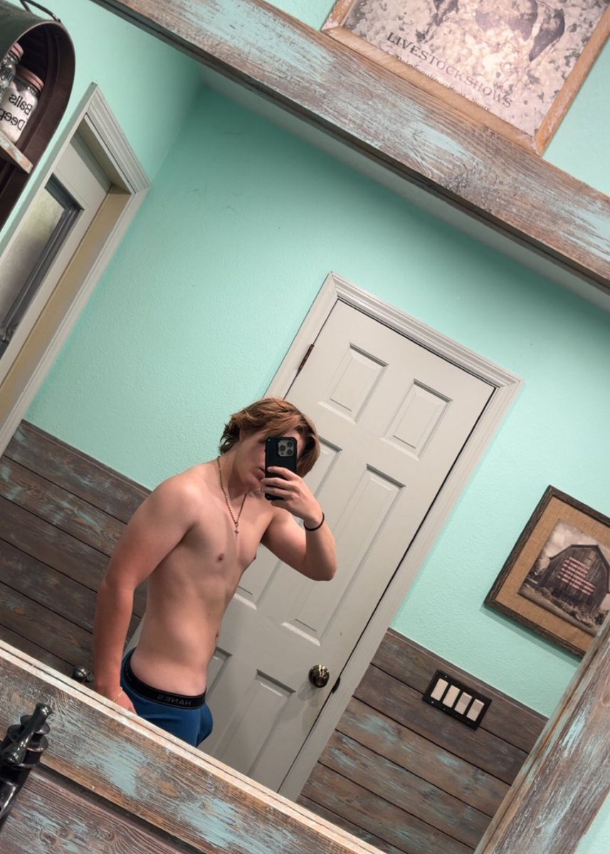 atown654's tweet photo. @LiamFitx Wanna see more of my twink body https://t.co/z8q5l6SDoJ