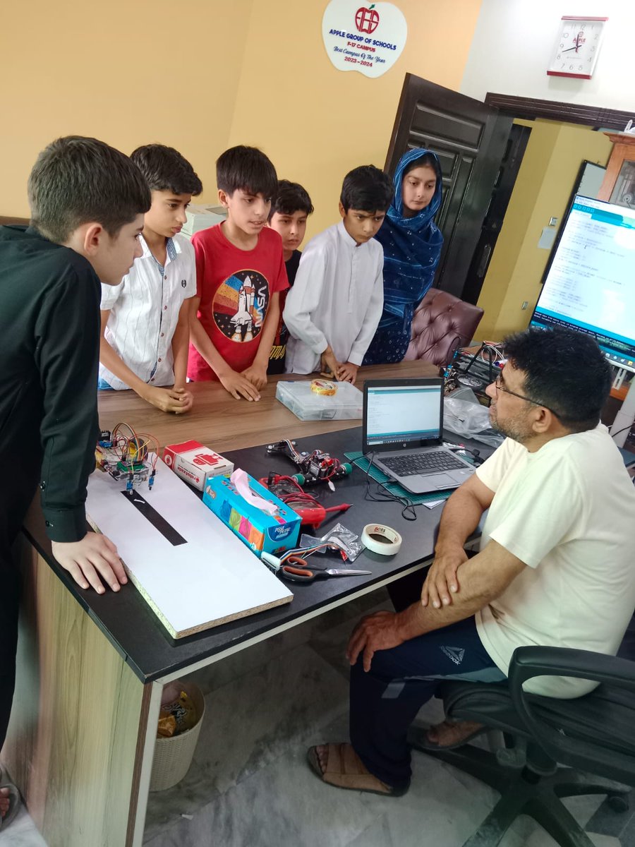 Coding4KidsPK's tweet image. Few clicks of team preparations for NERC-25 contest!.
@Coding4KidsPK #DroBotX