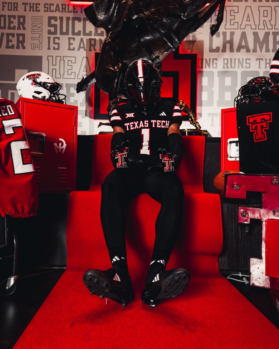 "I don't see me going anywhere else. I feel like I'm 100 percent committed to Tech right now. I don't see any place better fit for me.”

New Braunfels (TX) Canyon CB Luke Bell (<a href="/thegreatluke_/">Luke Bell</a>) is all in on #TexasTech after OV #WreckEm 
🔴texastech.rivals.com/news/new-braun…