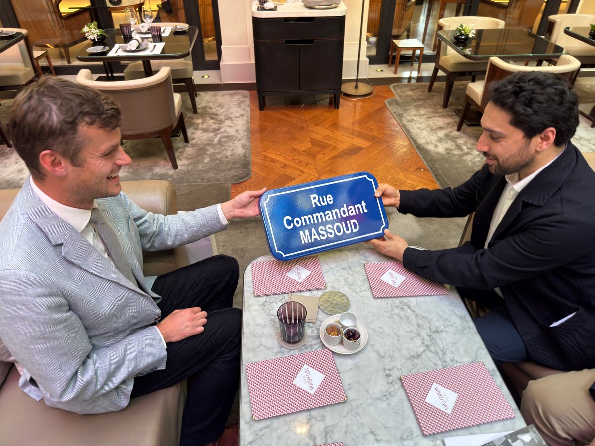 Dimitri OUDIN (@oudindimitri_51) on Twitter photo J,ai remis à <a href="/AhmadMassoud/">Ahmad Massoud</a> au nom d' <a href="/ArnaudRobinet/">Arnaud Robinet</a> le projet de plaque de rue de la <a href="/VilledeReims/">Ville de Reims</a> dédiée à son père.Cette rue sera située dans le nouveau quartier"Magasins Généraux",au coeur du Savoir et de la Culture.Un beau message face à l'obscurantisme taliban cc <a href="/alinazary/">Ali Maisam Nazary</a> J,ai remis à <a href="/AhmadMassoud/">Ahmad Massoud</a> au nom d' <a href="/ArnaudRobinet/">Arnaud Robinet</a> le projet de plaque de rue de la <a href="/VilledeReims/">Ville de Reims</a> dédiée à son père.Cette rue sera située dans le nouveau quartier"Magasins Généraux",au coeur du Savoir et de la Culture.Un beau message face à l'obscurantisme taliban cc <a href="/alinazary/">Ali Maisam Nazary</a>