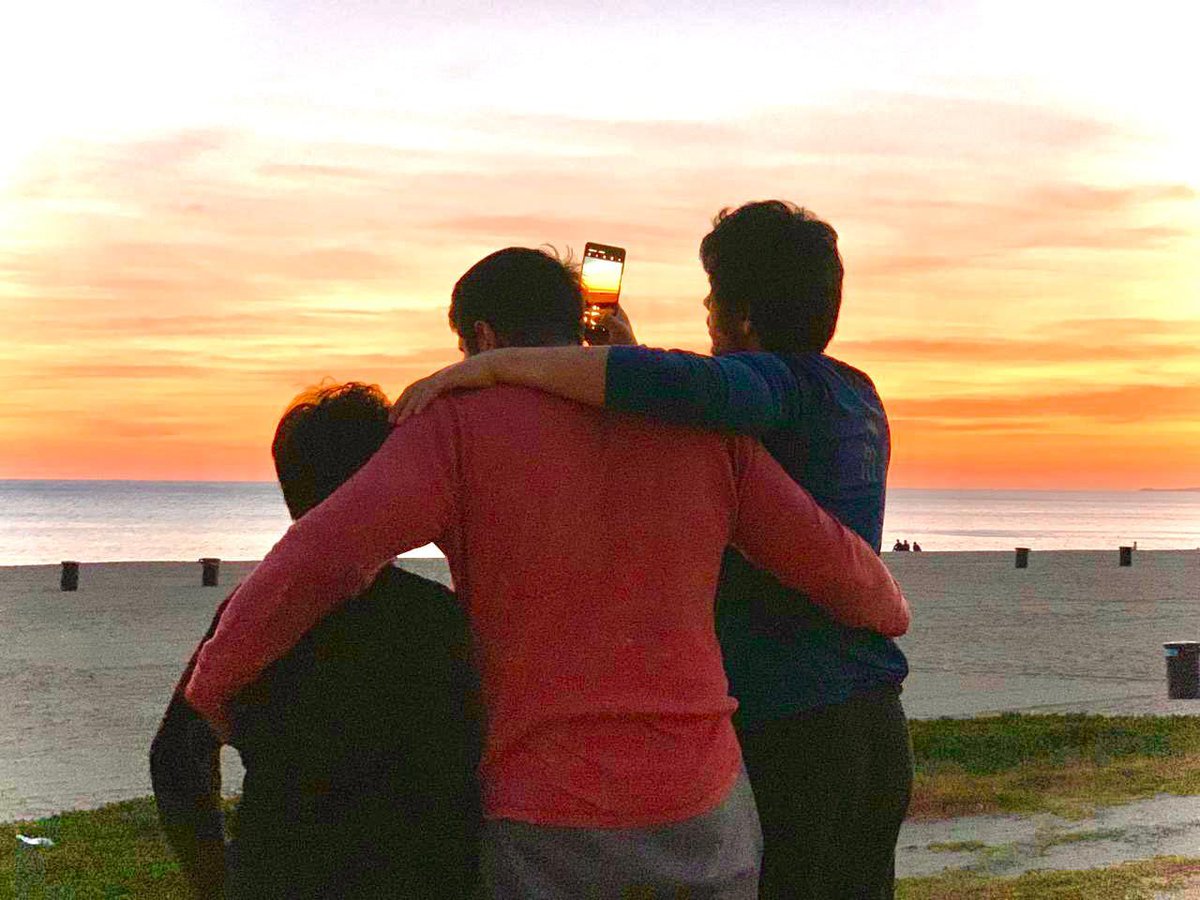 Gracias a Dios por el privilegio de ser padre y caminar junto a mis hijos que son mi mayor bendición.

Hoy celebro a todos los padres salvadoreños y en especial a los que solos con dedicación y amor, construyen un mejor futuro para sus familias. Su ejemplo, esfuerzo y compromiso
