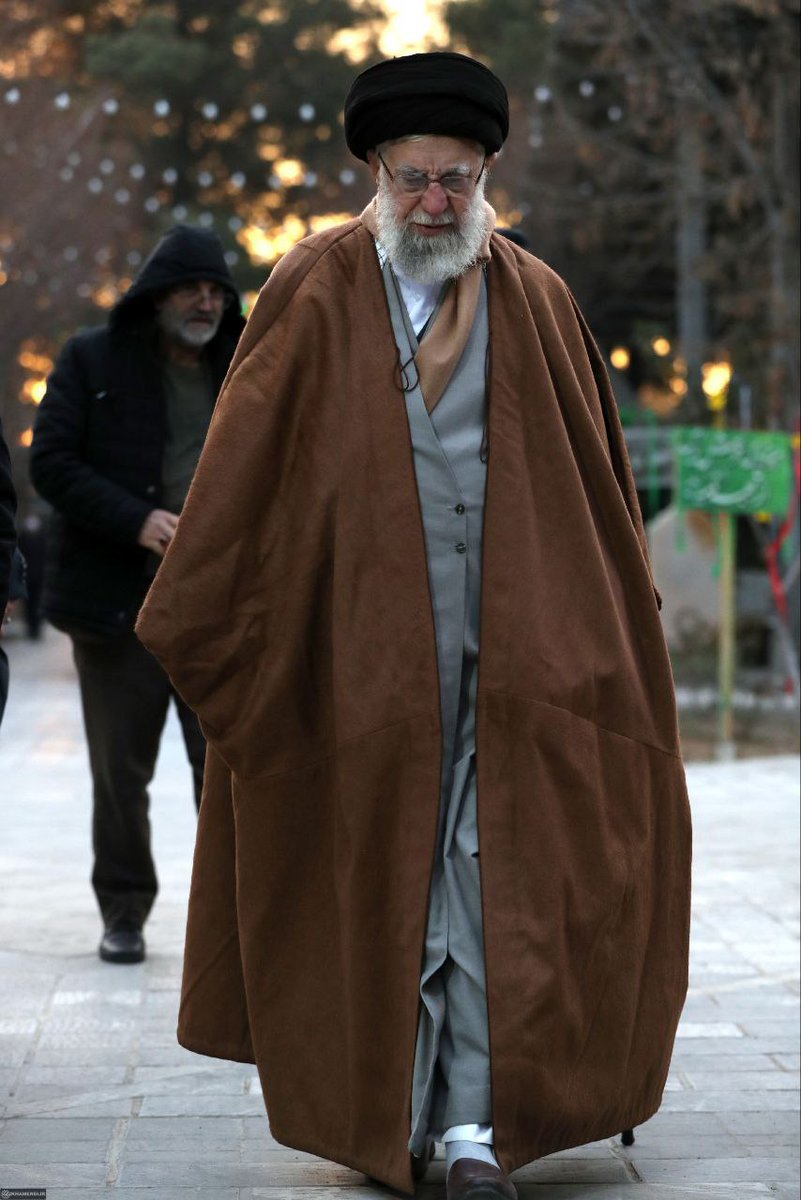 #LabbaykYaKhamenei 
#KhameneiTheGreat 

Campaign it

Fill you social media with it
