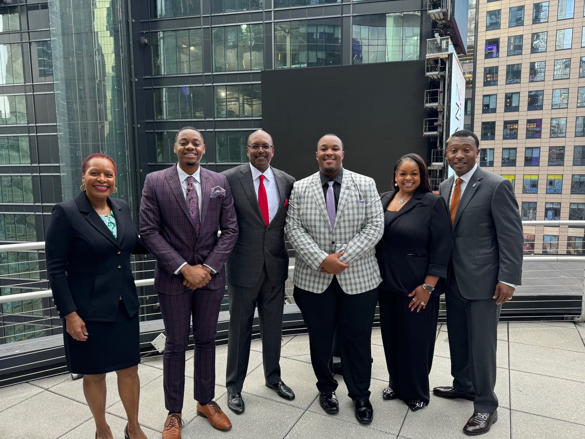 VAUnion1865's tweet image. Our Panthers don’t slow down for summer! ☀️ Rodney Manning Jr. turned a class project into FOCUS — a movement empowering young Black men to lead & build wealth. This summer they took it global at NYC’s B2T Summit. Learn more: focus.vuu.edu
#VUU