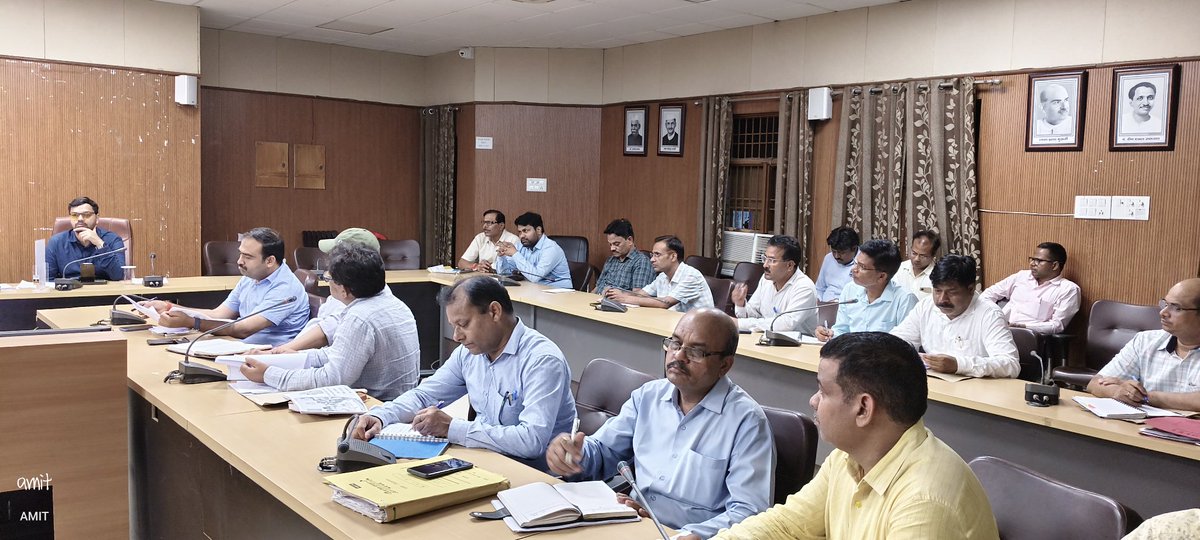 आज जिलाधिकारी महोदय की अध्यक्षता में बेसिक शिक्षा विभाग की मासिक समीक्षा बैठक आहूत की गई एवं महत्वपूर्ण कार्यों  हेतु निर्देश दिए गए <a href="/dmsid1/">DM Siddharthnagar</a> <a href="/CMOfficeUP/">CM Office, GoUP</a> <a href="/InfoDeptUP/">Information and Public Relations Department, UP</a> <a href="/Cdosid1/">CDO Siddharthnagar</a>