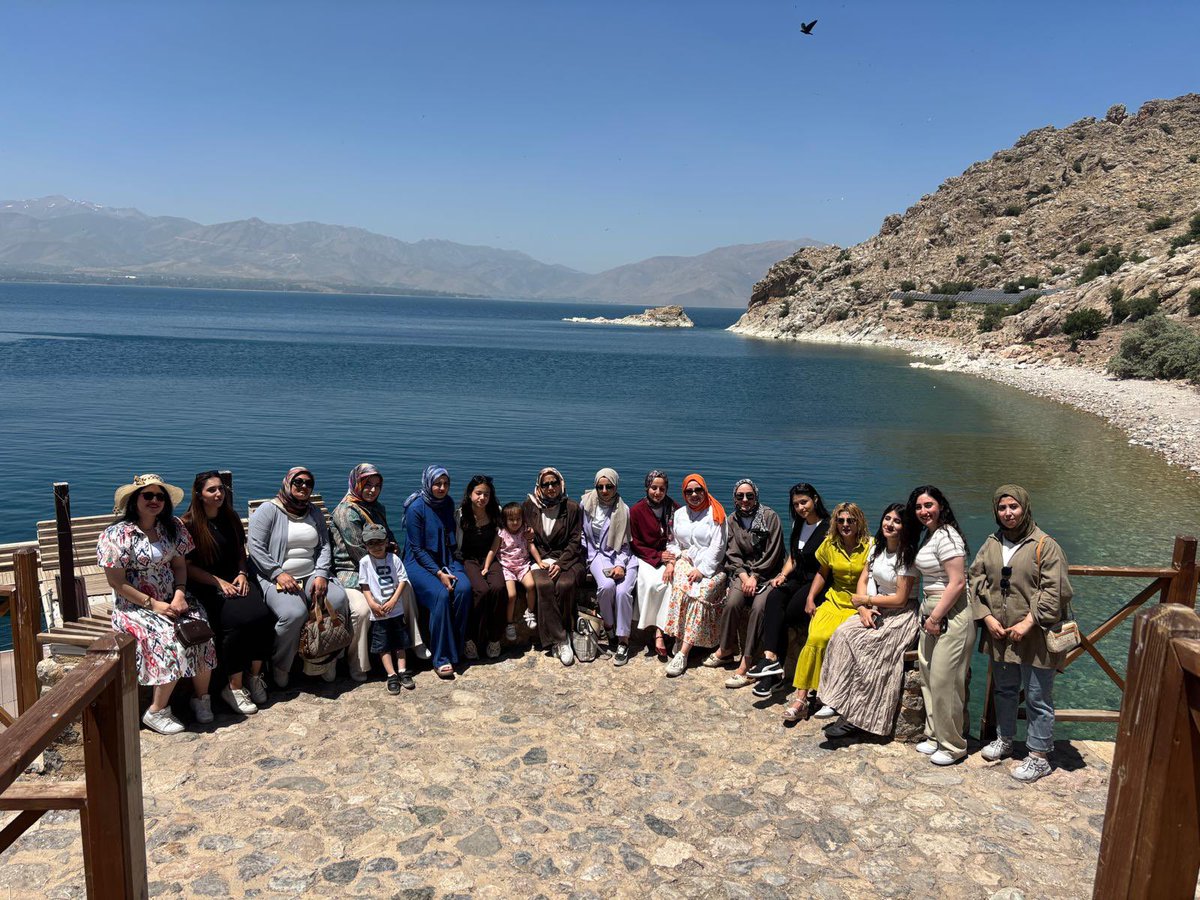 BitlisKYGM's tweet photo. Öğrencilerimizle birlikte  Van ve ilçelerine gezi düzenlendi. Gezi süresince birçok tarihi ve doğal güzellik ziyaret edildi. Van Gölü’nün eşsiz manzarasıyla keyifli anlar yaşandı, Akdamar Adası’nda tarihi dokuyla iç içe bir atmosferde zaman geçirildi.

📍Beşminare Yurdu https://t.co/3Ii8KiJ0su