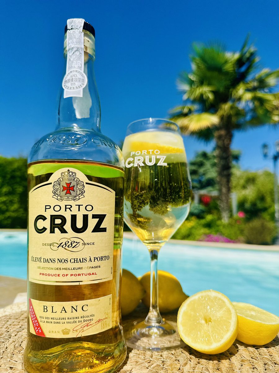 ERIKASWARTS's tweet photo. Frais, subtil, raffiné
Le Porto CRUZ Blanc + Tonic s’impose comme le cocktail incontournable de la saison
L’équilibre parfait entre douceur du porto blanc et tonic légèrement amer…🥰🍸
#PortoCruz #Cocktail #PortoTonic #@portocruz.fr https://t.co/AfT8fpggfT