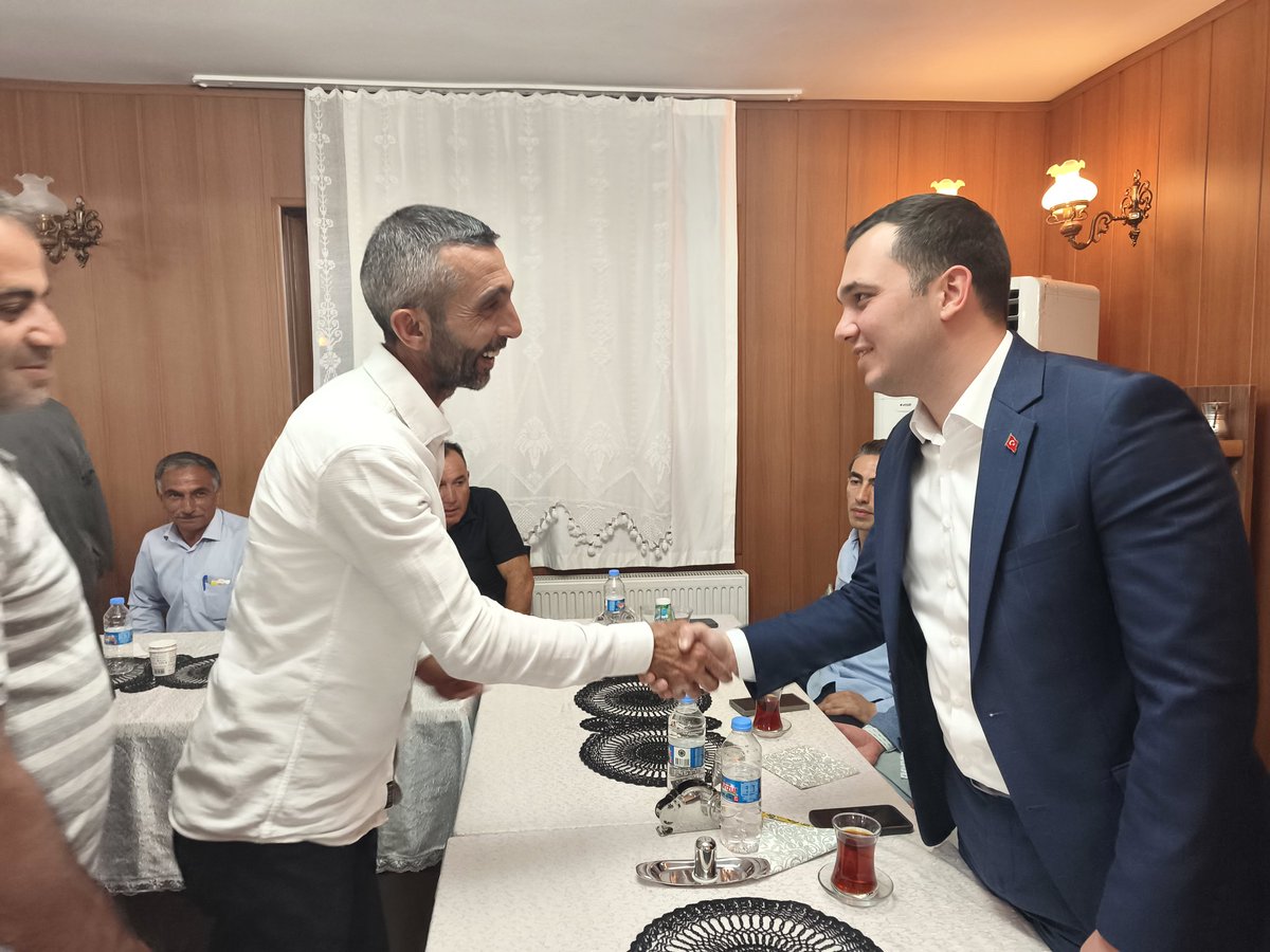 Çemişgezek Kaymakamlığı (@cemisgezekg) on Twitter photo 2️⃣ Hakkari Vali Yardımcısı olarak atanan Kaymakamımız Cüneyt Zor'un onuruna veda programından...📸
<a href="/cuneytzor/">Cüneyt Zor</a>
#Çemişgezek 2️⃣ Hakkari Vali Yardımcısı olarak atanan Kaymakamımız Cüneyt Zor'un onuruna veda programından...📸
<a href="/cuneytzor/">Cüneyt Zor</a>
#Çemişgezek
