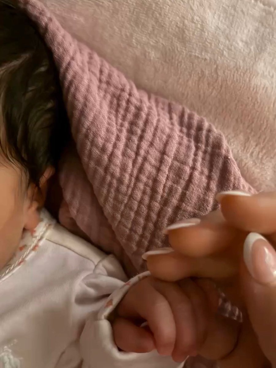 👧🏽 Félicitations à Coi Leray et Trippie Redd pour la naissance de leur premier enfant aujourd’hui ! 

Malheureusement le couple n’est plus ensemble car Trippie l’a trompée 10 jours après le début de sa grossesse 🤦🏼‍♂️