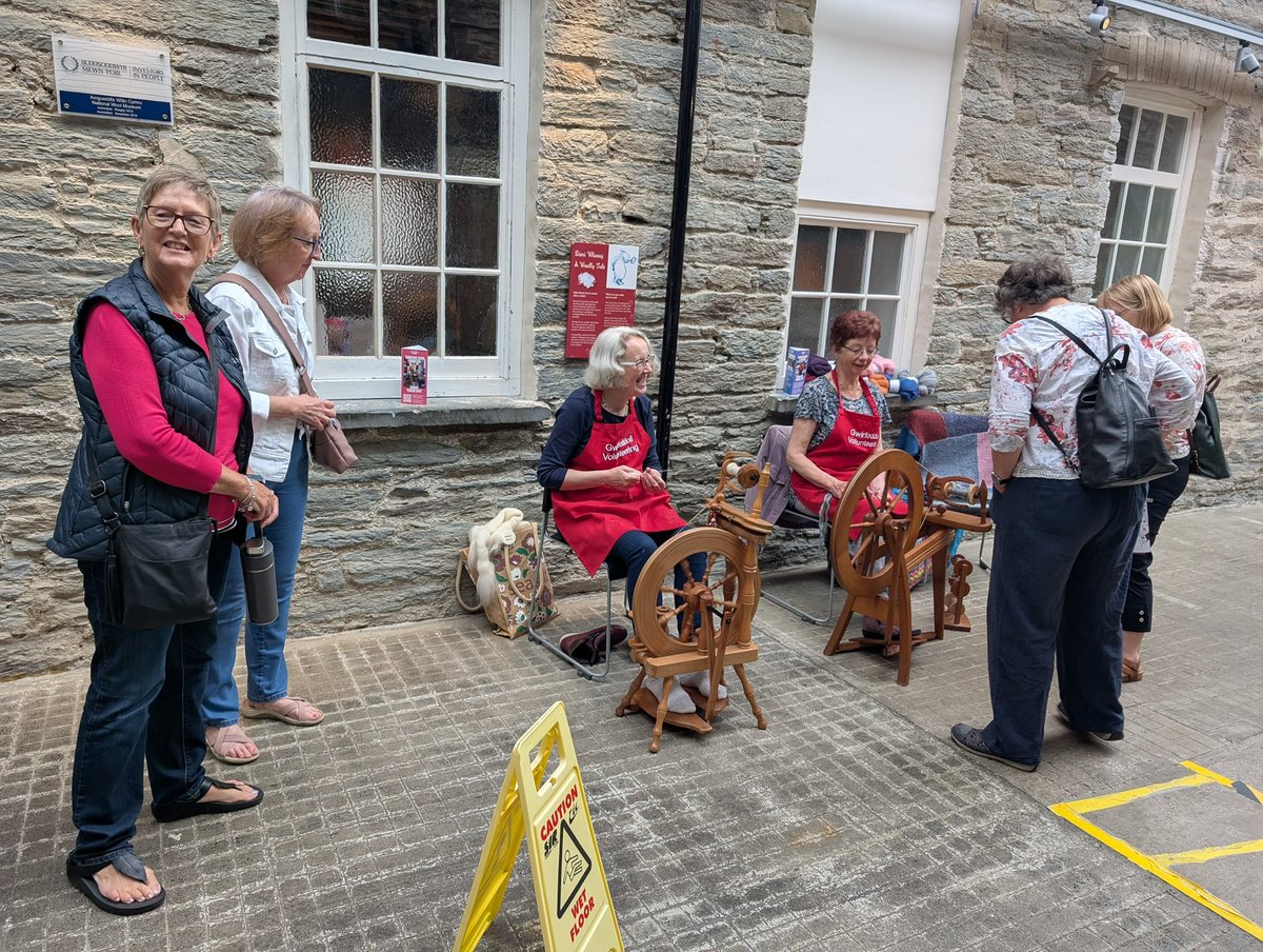 Cafodd ein grŵp cymdeithasol Green Escapes fore hyfryd yn ymweld ag Amgueddfa Wlân Genedlaethol a dysgon ni lawer am sut roedd gwlân yn cael ei ddefnyddio yn y ffatri a'r ardal leol.🐑🐏🐑🐏🐑🐏🐑🐏🧶🧶