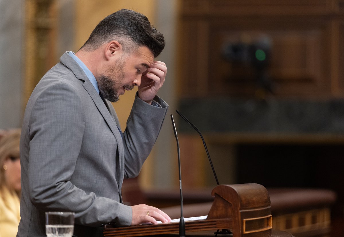 Rufián dice que ya sólo cabe posicionarse sobre si seguir con Sánchez o romper.
- ¿Y qué hará ERC?
- Ya veremos
europapress.es/nacional/notic…