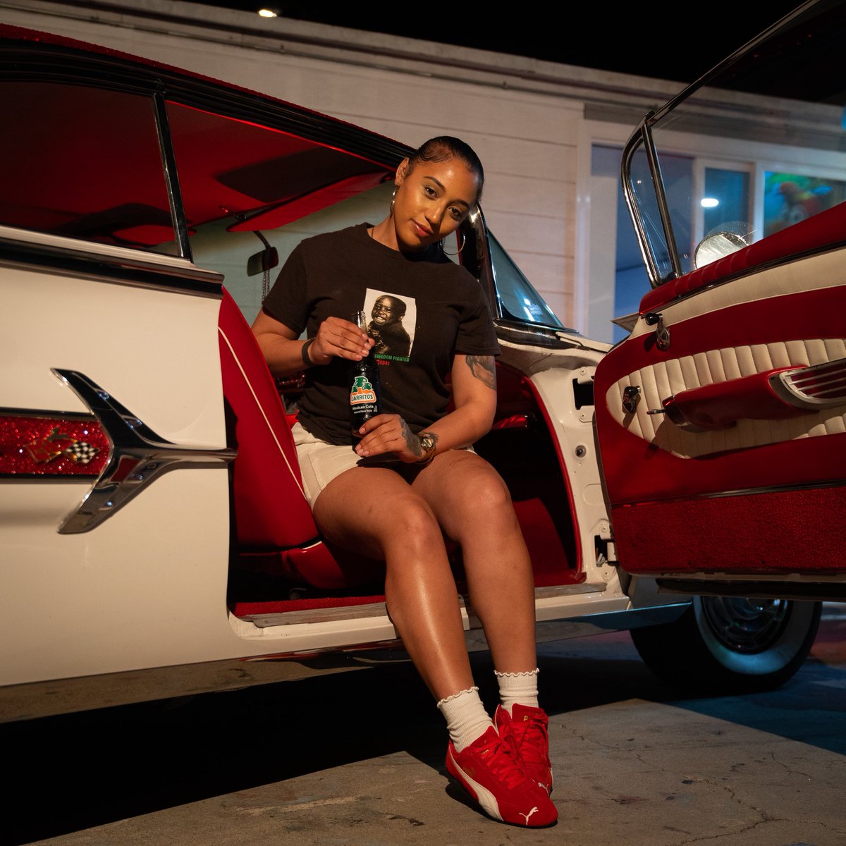 Jarritos's tweet image. Who wants to get their hands on some Jarritos Cola? 👀