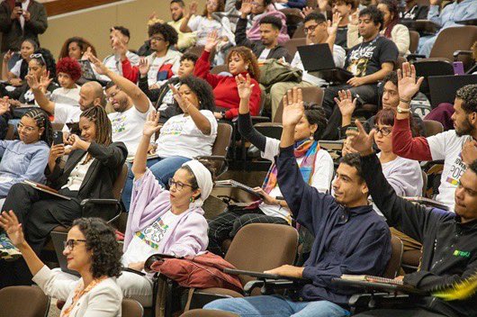 Programa Jovens Defensores Populares é lançado na última sexta-feira (13/6), na <a href="/fiocruzbrasilia/">fiocruzbrasilia</a>, com o objetivo de formar, em todo o país, mil jovens de regiões periféricas para atuar como defensores e defensoras de direitos humanos em seus territórios. bit.ly/4kMnBS8