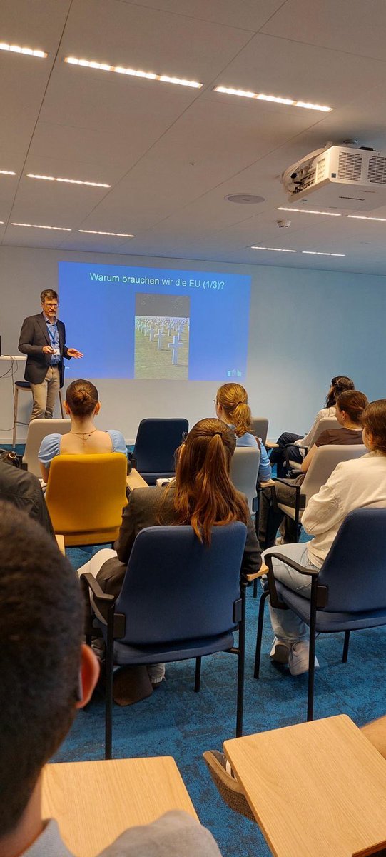 🇪🇺 Europa zum Anfassen – und das mitten in Brüssel!
Unsere Schülerzeitungsredaktionen waren auf Entdeckungstour: Politik, Pommes &amp; Pressefreiheit – ein echter Klassiker der #Europawochen im Saarland.
Wir freuen uns schon auf eure spannenden Berichte!