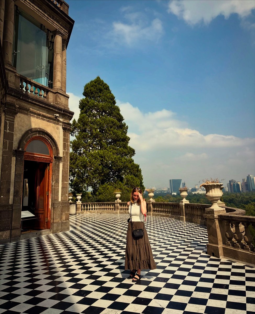 ByMirandaDunlap's tweet image. perdimos nuestros trabajos, nos fuimos a México🫣
After getting laid off last month @byangelicaperez and i took some time to recharge by visiting Mexico City. i loved exploring the beauty & culture with one of my best friends. ❤️