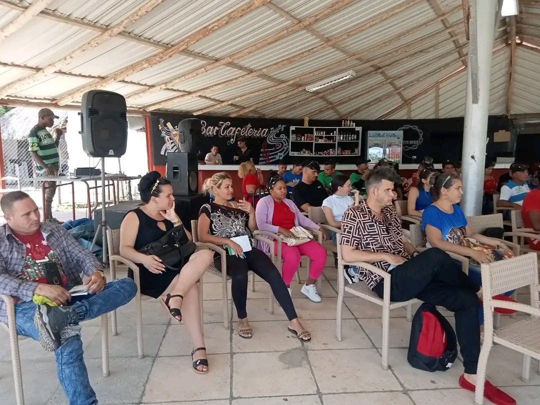 EAAPEnero's tweet photo. Se desarrolla Activo Juvenil Provincial de Conjunto con la UJC con la participación de jovenes destacados las Empresas Agroindustrial Azucarera de la provincia Ciego de Ávila sede del acto nacional por el 26 de Julio.
#CiegoEn26 https://t.co/cafDubIkkN