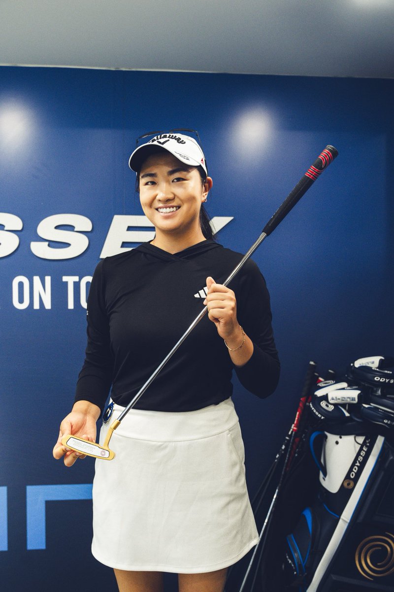 We (finally) presented Rose Zhang with a commemorative gold putter to celebrate her 2023 ANWA victory 👌