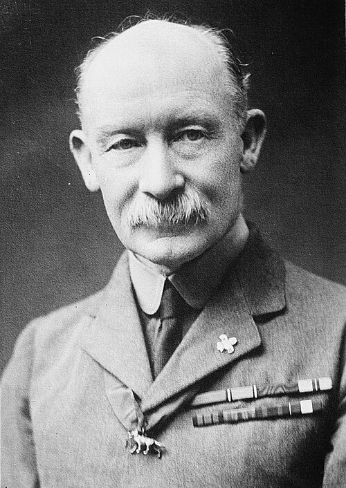 Golden_nuggiez's tweet image. Founder of the Boy Scouts Association Robert Baden Powell's father was Master of the Worshipful Company of Mercers, the City of London's premier livery company.
The family claim descent from John Smith, who played a key role in establishing the Jamestown settlement of America.