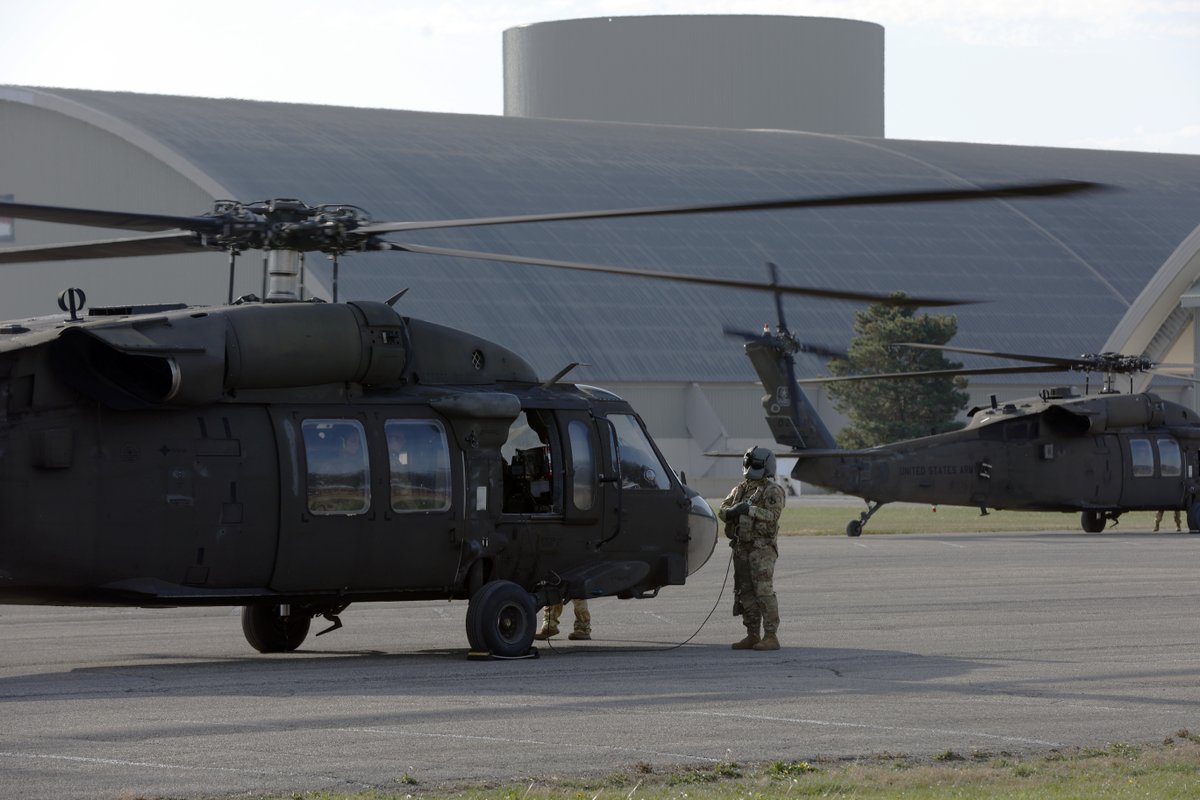AFmuseum's tweet image. 🚁 Six UH-60 Black Hawks from the @kentuckyguard are landing at the Museum on June 19!
🕜 1:30–5 p.m. | Front lawn
Explore the helicopters, meet the crew, and take photos—free &amp;amp; open to the public, rain or shine!
#BlackHawk #NationalGuard