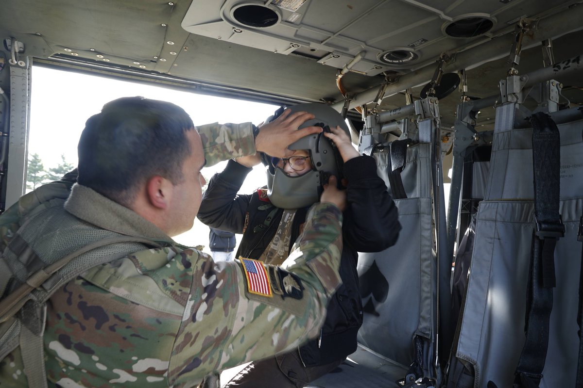 National Museum USAF (@afmuseum) on Twitter photo 🚁 Six UH-60 Black Hawks from the <a href="/kentuckyguard/">Kentucky Guard</a> are landing at the Museum on June 19!
🕜 1:30–5 p.m. | Front lawn
Explore the helicopters, meet the crew, and take photos—free & open to the public, rain or shine!
#BlackHawk #NationalGuard 🚁 Six UH-60 Black Hawks from the <a href="/kentuckyguard/">Kentucky Guard</a> are landing at the Museum on June 19!
🕜 1:30–5 p.m. | Front lawn
Explore the helicopters, meet the crew, and take photos—free & open to the public, rain or shine!
#BlackHawk #NationalGuard