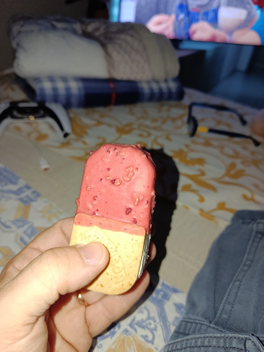 thenembokid's tweet image. #maxibon maxi inculata. Andate a cagare