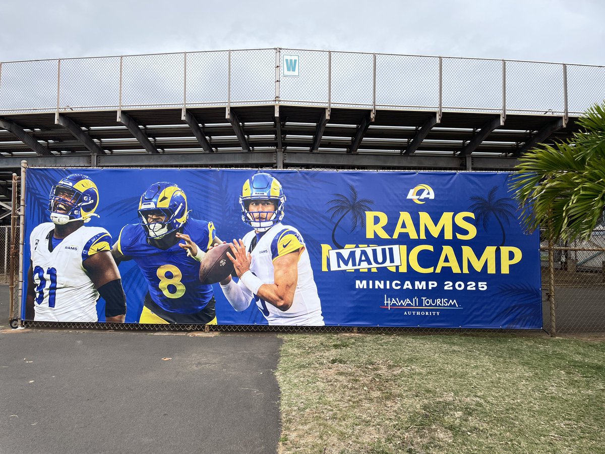 sarahbarshop's tweet image. Aloha from Rams minicamp in Maui!