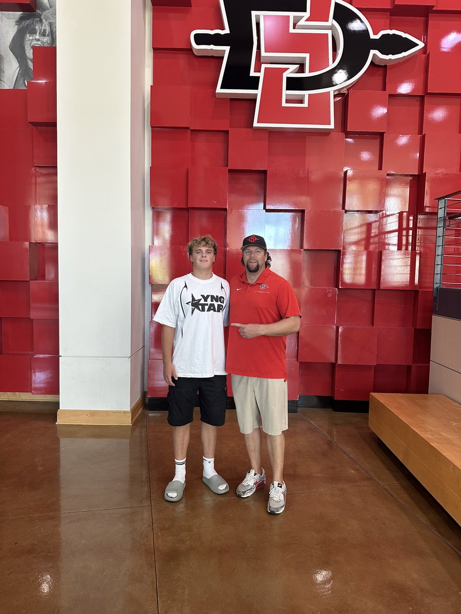 TalanScott9's tweet image. Had a great meeting with @CoachRLindley and seeing the campus
@AztecFB @TheHC_CoachLew
@247Sports @ChadSimmons_
@BlairAngulo @alaqcfootball
@JUSTCHILLY