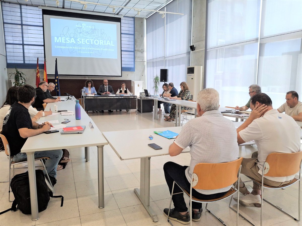 Educarm (@educarm) on Twitter photo Educación propone reservar puestos docentes para interinos con discapacidad en cada acto de adjudicación.
El consejero <a href="/VictorMarinNav/">Víctor Marín Navarro</a> ha presidido la Mesa Sectorial de #Educación, que se ha celebrado hoy.
#RegióndeMurcia
🔗⬇️
carm.es/web/pagina?IDC… Educación propone reservar puestos docentes para interinos con discapacidad en cada acto de adjudicación.
El consejero <a href="/VictorMarinNav/">Víctor Marín Navarro</a> ha presidido la Mesa Sectorial de #Educación, que se ha celebrado hoy.
#RegióndeMurcia
🔗⬇️
carm.es/web/pagina?IDC…