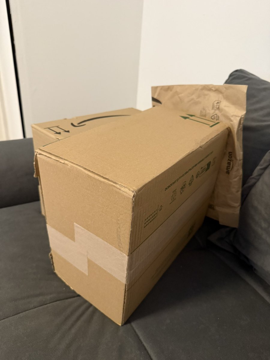So kommt man doch gerne nachhause! Welche Fotze bestellt jetzt weiter ?🏧🤭🤭