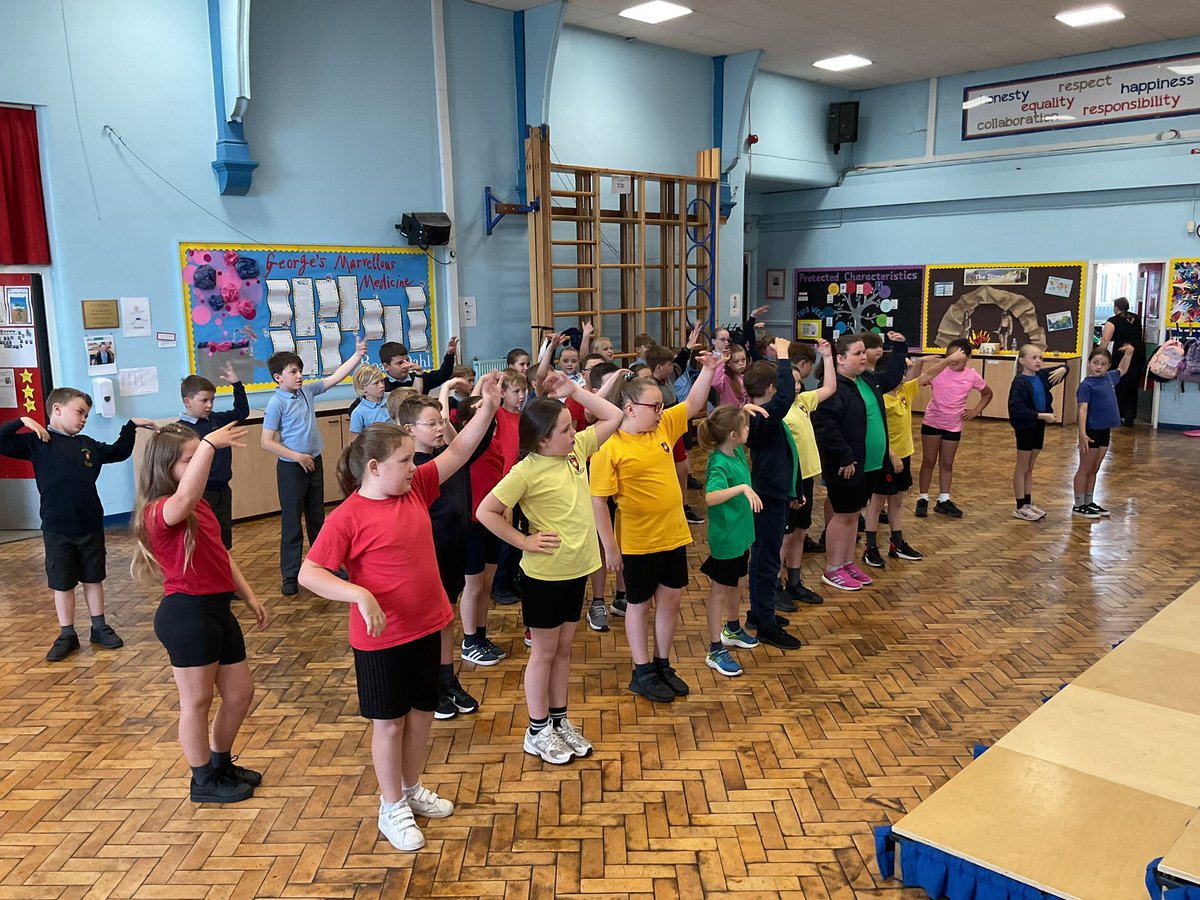 We loved our gospel workshop as part of Access all Arts Week! Thanks to Hollie for her infectious energy! #ThattoPrim_Accessallarts