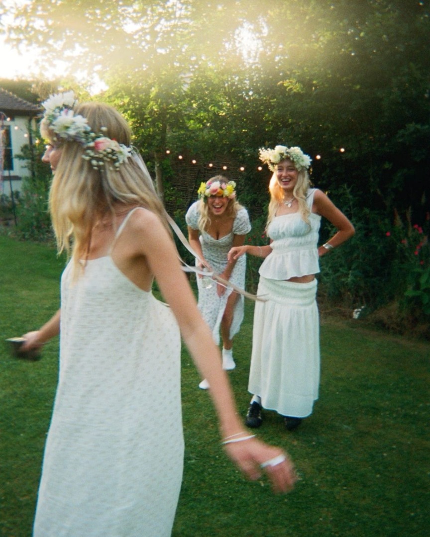MIDSOMMAR 2025! Let’s go! Let’s Bloom Party!! 🌼💊🌺🌻💊🌸

Come dressed in wild flowers and you can join me backstage after the show 👀🌼🌺🌻🌸 STOOOOOOKED!! 😻🥳🍾  heyor.ca/99PyyJ