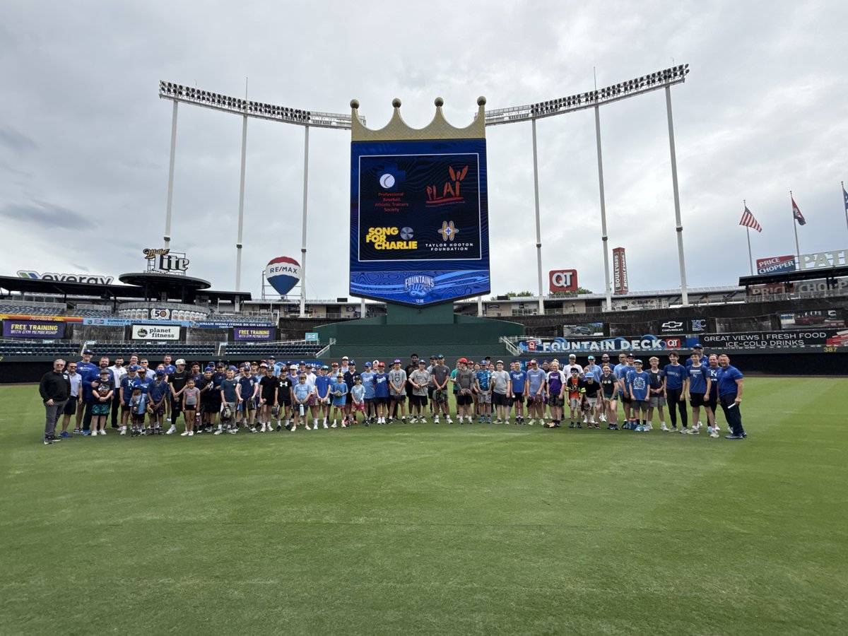 SongforCharlie's tweet image. We spent the weekend at the @kcroyals game with @pbats and @mlb, connecting with fans and talking with youth about the real dangers of counterfeit pills—and how to stay safe. ⚠️💊

Big thanks to the Royals for having us as part of this important conversation. Together, we’re…