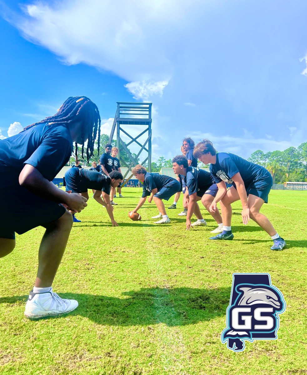 GSHSDolphins's tweet photo. "Big Boy" love today during workouts and OTA's‼️
Also, thank you to a lot of future Dolphins for coming to practice‼️
#ShoreUp 🐬🏈🏖️
#Unselfish
#TrenchWarfare https://t.co/zgHxqkghhc