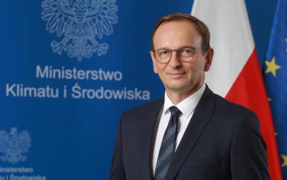 Prokuratura nie przeprowadzi dochodzenia w sprawie słów „kula w łeb” skierowanych pod adresem Donalda Tuska, które padły z ust Edwarda Siarki, posła Prawa i Sprawiedliwości, a wcześniej Suwerennej Polski.

– Wrogie nastawienie, brutalność i agresja w tej sytuacji mogą oburzać