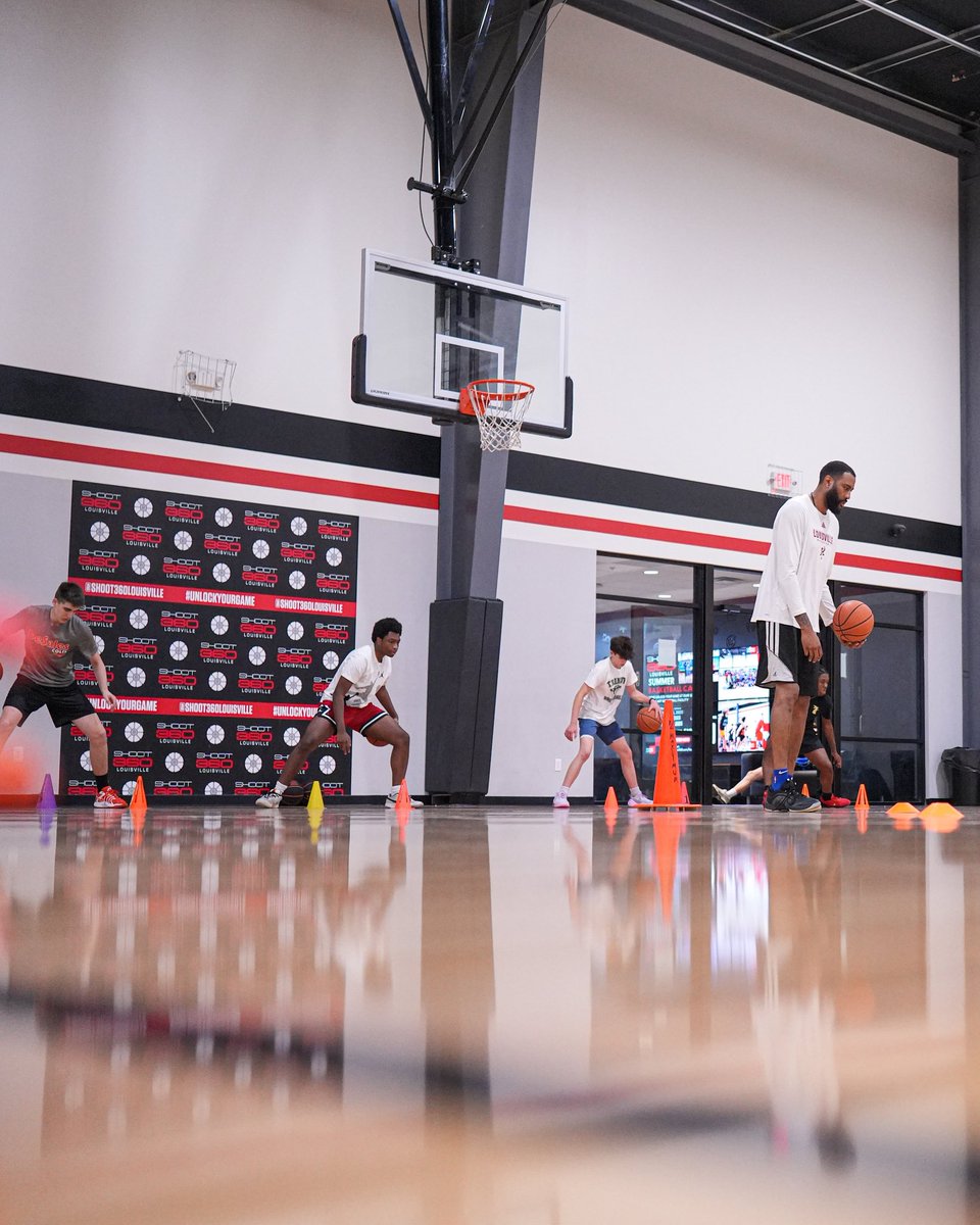 Capturedbyjacob_ (@capturedbyjac0b) on Twitter photo <a href="/Shoot360LOU/">Shoot 360 Louisville</a> Coach Terence Jennings Elite high school boys pro skill academy pictures📸🔥 tag who you see👇🏼 <a href="/Shoot360LOU/">Shoot 360 Louisville</a> Coach Terence Jennings Elite high school boys pro skill academy pictures📸🔥 tag who you see👇🏼