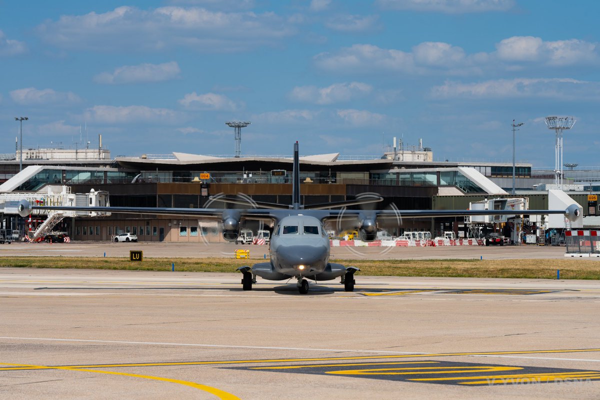 Un peu d’exotisme à hélices aujourd’hui sur #Orly 
🇸🇰🇩🇪
#avgeeks
