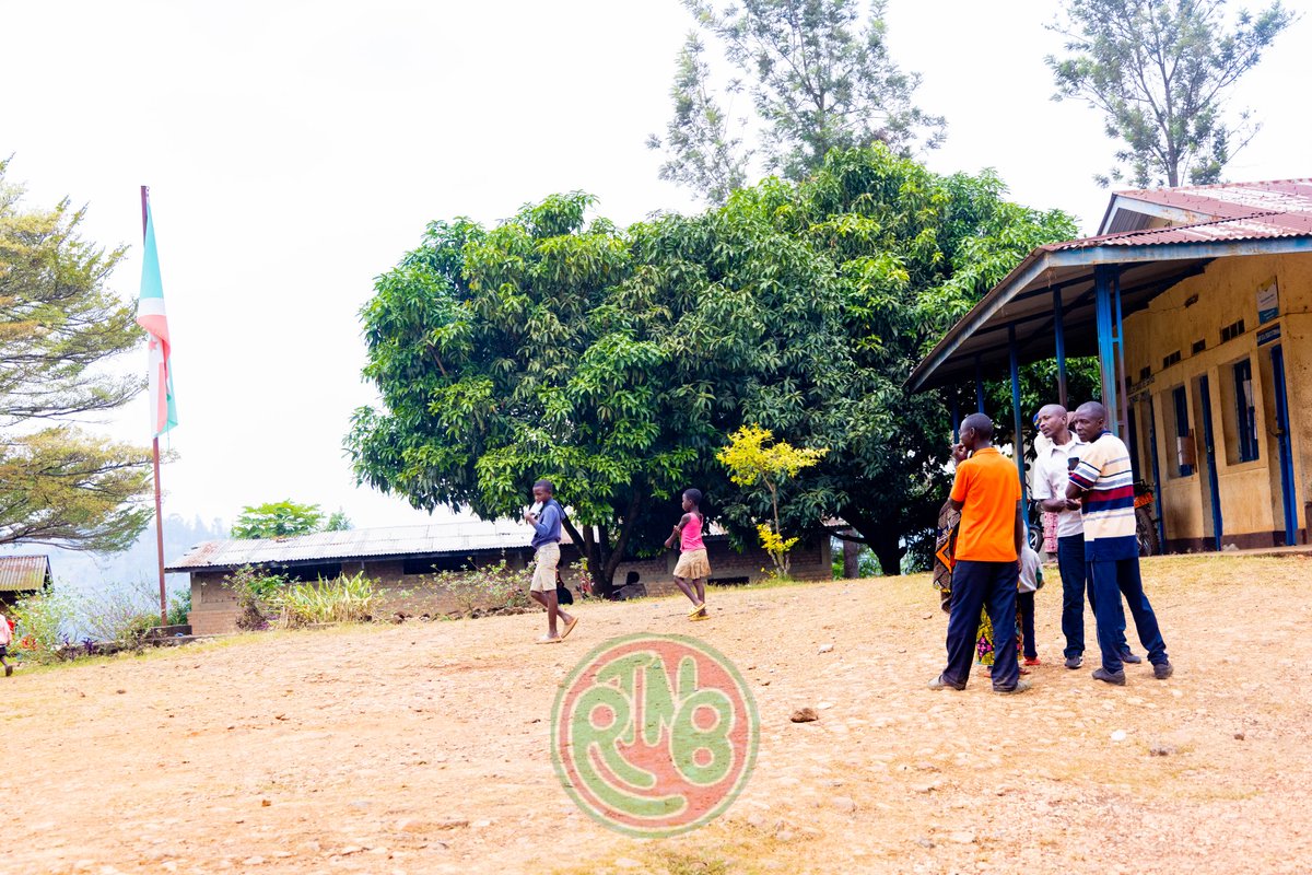 RTNB (@rtnburundi) on Twitter photo « Nous remercions la <a href="/CVR_Burundi/">CVR BURUNDI</a> pour ses efforts. C’est un pas important. Mais nous espérons aussi des indemnisations pour les familles touchées », a déclaré Gahungu Bosco, soulignant la douleur persistante causée par l’inhumation indigne des victimes dans des fosses communes. « Nous remercions la <a href="/CVR_Burundi/">CVR BURUNDI</a> pour ses efforts. C’est un pas important. Mais nous espérons aussi des indemnisations pour les familles touchées », a déclaré Gahungu Bosco, soulignant la douleur persistante causée par l’inhumation indigne des victimes dans des fosses communes.