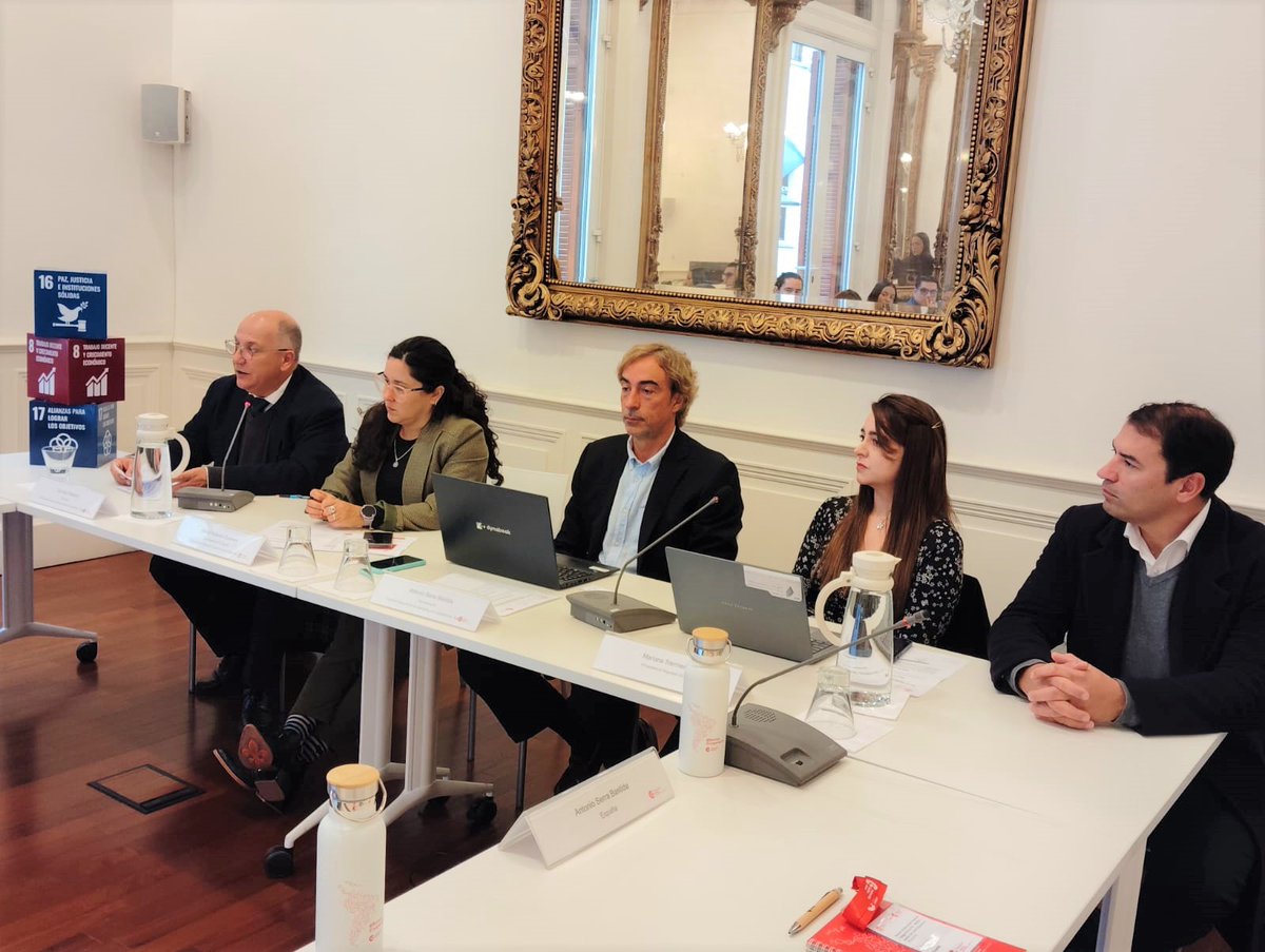 URSEC (@ursec_oficial) on Twitter photo Ursec presente en la mesa de apertura de la Reunión de los Grupos de Trabajo de @Regulatel que se realiza del 17 al 19 de abril en Montevideo, con participación de nuestro Departamento de Telecomunicaciones.
<a href="/brunoferiguini/">Bruno Fernández Iguini</a>
<a href="/NanoClaramunt/">Leandro Claramunt</a> Ursec presente en la mesa de apertura de la Reunión de los Grupos de Trabajo de @Regulatel que se realiza del 17 al 19 de abril en Montevideo, con participación de nuestro Departamento de Telecomunicaciones.
<a href="/brunoferiguini/">Bruno Fernández Iguini</a>
<a href="/NanoClaramunt/">Leandro Claramunt</a>