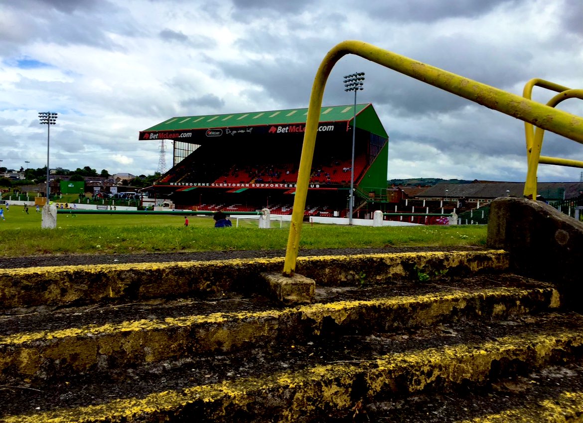 Ron Coppens (@ron_coppens) on Twitter photo BREAKING! 🔴🟢⚫️
Helaas is het einde van The Oval in Belfast nabij. Bijna cliché, maar dit is een van de mooiste stadions waar ik ooit geweest ben.
<a href="/Glentoran/">Glentoran FC</a> zal in de toekomst een heleboel voetbal toeristen verliezen, maar de club kan bijna niet anders vanwege de hoge kosten. BREAKING! 🔴🟢⚫️
Helaas is het einde van The Oval in Belfast nabij. Bijna cliché, maar dit is een van de mooiste stadions waar ik ooit geweest ben.
<a href="/Glentoran/">Glentoran FC</a> zal in de toekomst een heleboel voetbal toeristen verliezen, maar de club kan bijna niet anders vanwege de hoge kosten.